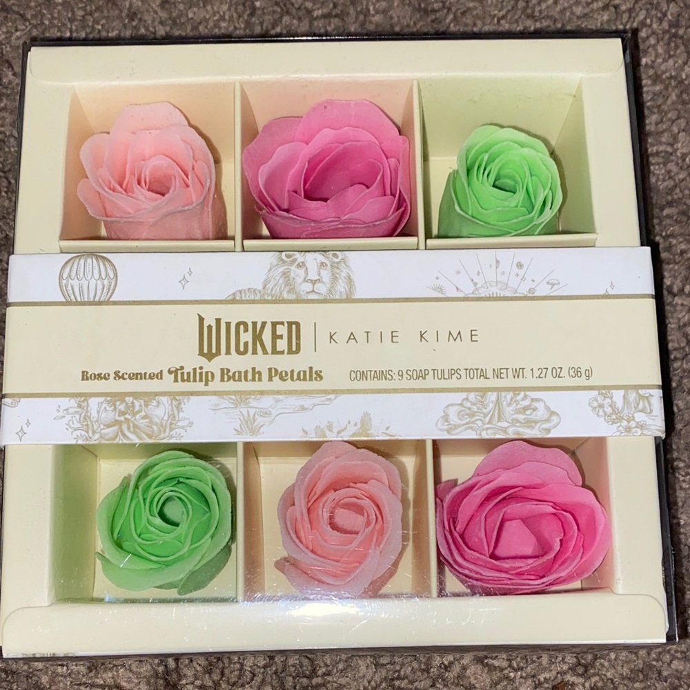 Wicked Katie Kime Rose Scented Tulip Bath Petals